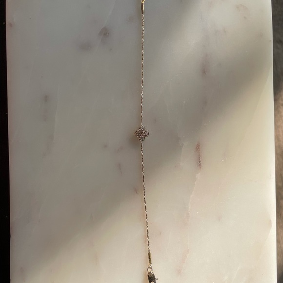 Dainty flower bracelet! Super cute for summer - Picture 2 of 3